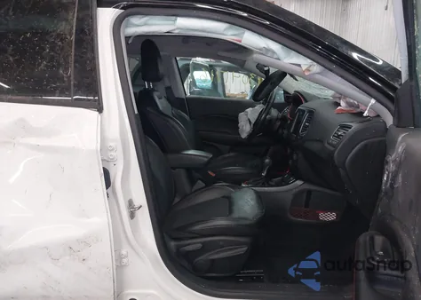 2019 Jeep Compass Trailhawk 4X4 из США, поврежденный, VIN 3C4NJDDB5KT813801